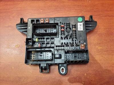 Opel Insignia A biztosítéktábla csomagtér 13277321
