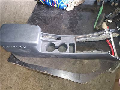 Toyota Corolla (E120/E130) 1.4 D-4D C könyöklő 