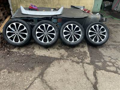 Nissan Qashqai (J11) R18 / 5x114,3 / 8,0J / ET40 Alufelni Szett
