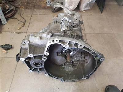 Opel Signum, Vectra C manuális sebességváltó F40 3.35 (motorkód: Z19DTH) 55560478