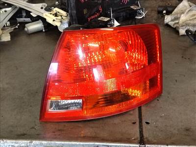 Audi A4 B7 kombi jobb hátsó külső lámpa