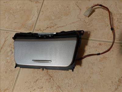 BMW 1-es sorozat E81, E82, E87, E88 hamutartó, szivargyújtó aljzat  7078571 7131633