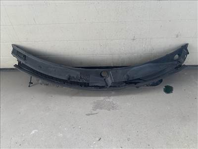 Suzuki Swift levélrács