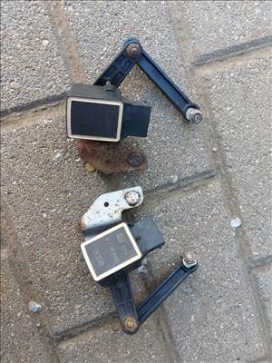 BMW 5-ös sorozat E60, E61 xenon magasság állító, jeladó, fényszóró szintező 6778811 6778860
