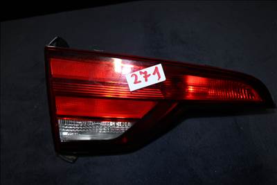 Audi A4 B9 Avant Bal hátsó belsó lámpa.