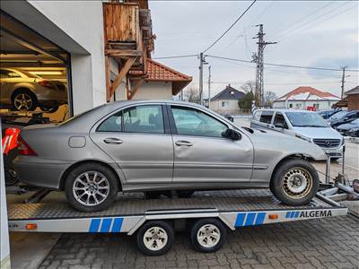 Mercedes C 200 bontásra egyben eladó