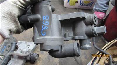 Volkswagen Polo V 1.4 16V termosztátház (.032121111)