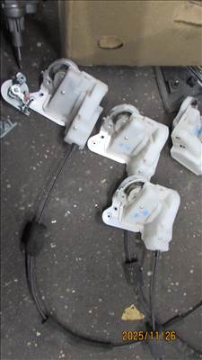 Mazda 5 (CR) bal hátsó zár