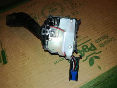 Volkswagen Golf VI Bal Kormánykapcsoló Irányjelző *82311*