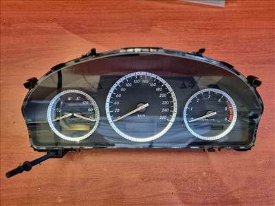 Mercedes-Benz C (W204) kilométeróra A2045404248