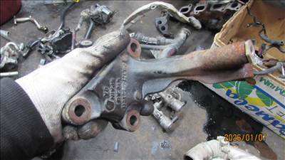 Volkswagen Caddy III 2.0 TDI Generátor tartó bak 04L131423D