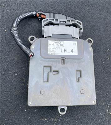 Toyota RAV4 (XA50) Lámpa elektronika 8990742060