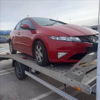 Honda Civic VIII bontott alkatrészei vagy egyben bontásra eladó