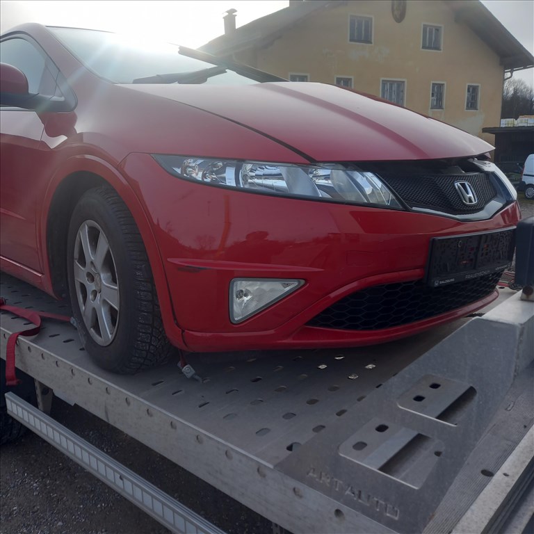 Honda Civic VIII bontott alkatrészei vagy egyben bontásra eladó 2. kép