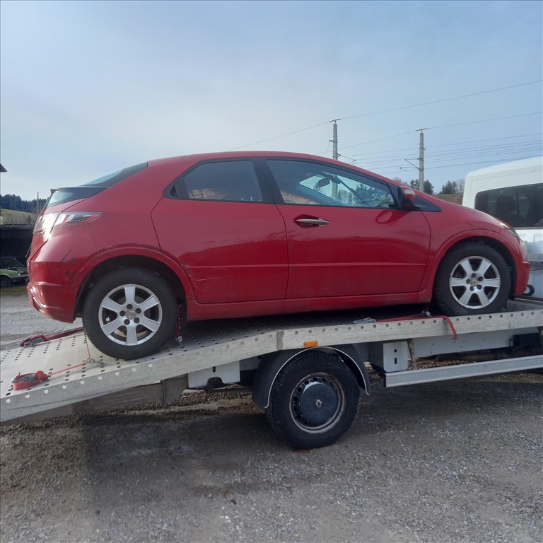 Honda Civic VIII bontott alkatrészei vagy egyben bontásra eladó 3. kép