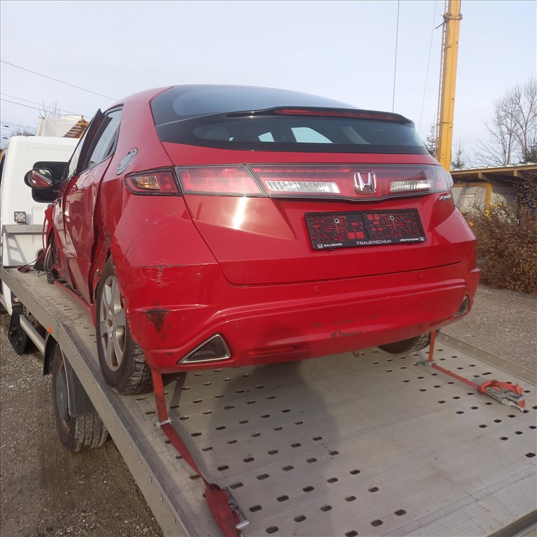 Honda Civic VIII bontott alkatrészei vagy egyben bontásra eladó 5. kép