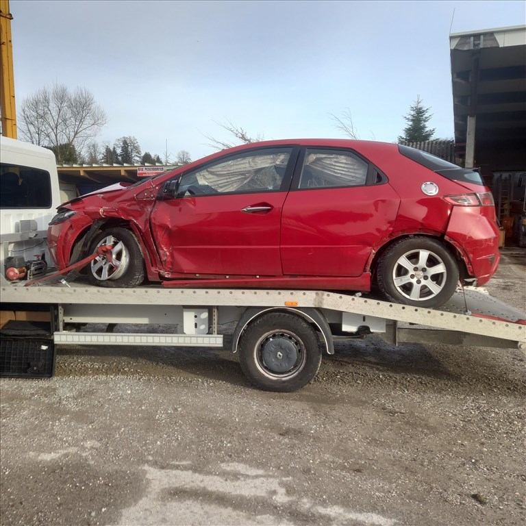 Honda Civic VIII bontott alkatrészei vagy egyben bontásra eladó 6. kép