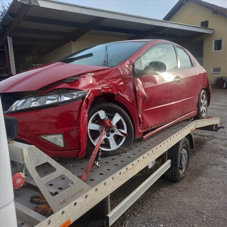 Honda Civic VIII bontott alkatrészei vagy egyben bontásra eladó 7. kép