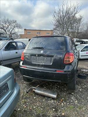 Suzuki SX4 bontott alkatrészei