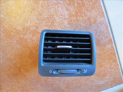 Volkswagen Golf V bal szellőző rács 