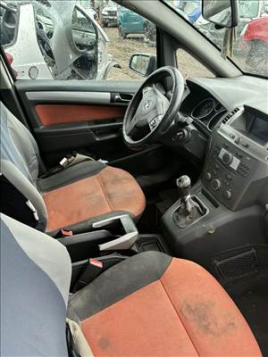 Opel Zafira B bontott alkatrészei