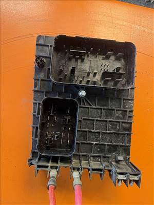 Volkswagen Golf V biztosítéktábla  1k0937124k