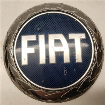 214273 Fiat Grande Punto, Stilo, Croma, Multipla, Doblo II. kék színű első embléma 98 mm átmérő , rögzítőcsavar törött!!! 46832366
