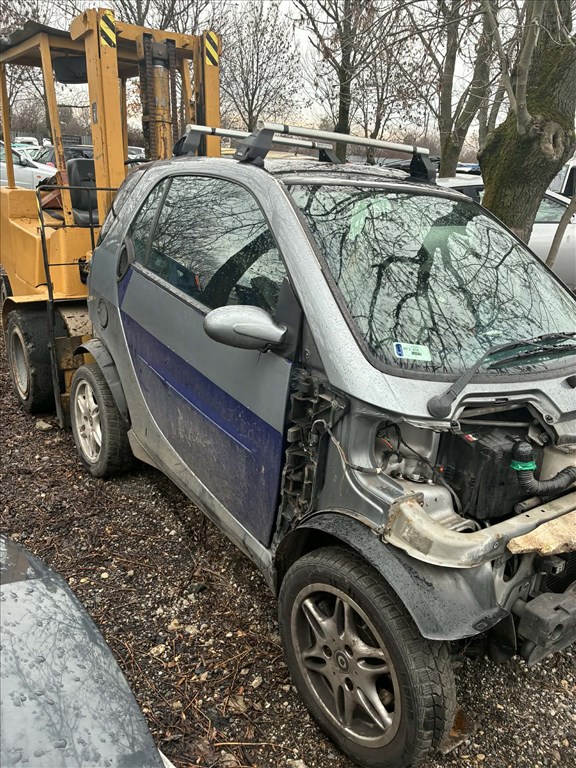 Smart Fortwo bontott alkatrészei 2. kép