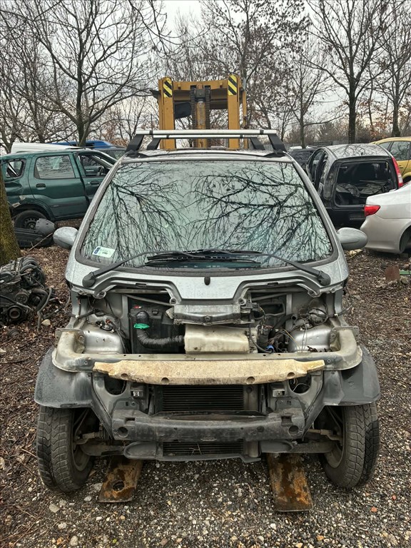 Smart Fortwo bontott alkatrészei 3. kép