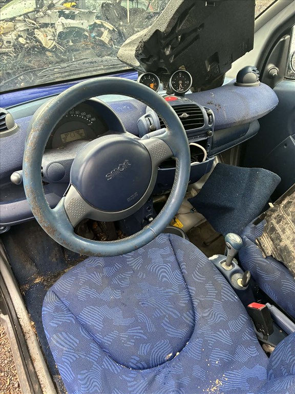 Smart Fortwo bontott alkatrészei 4. kép
