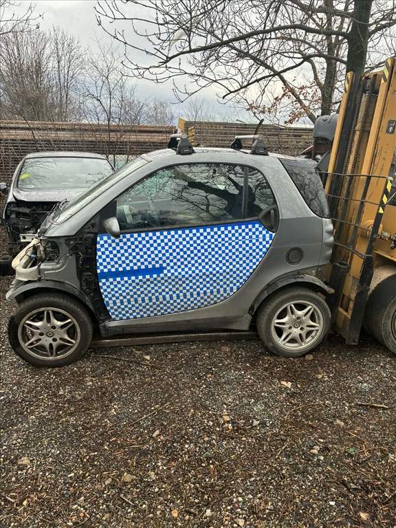Smart Fortwo bontott alkatrészei 5. kép
