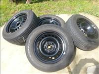 gyári Mercedes lemezfelni, rajta 195/65R15 Maxxis nyári gumi