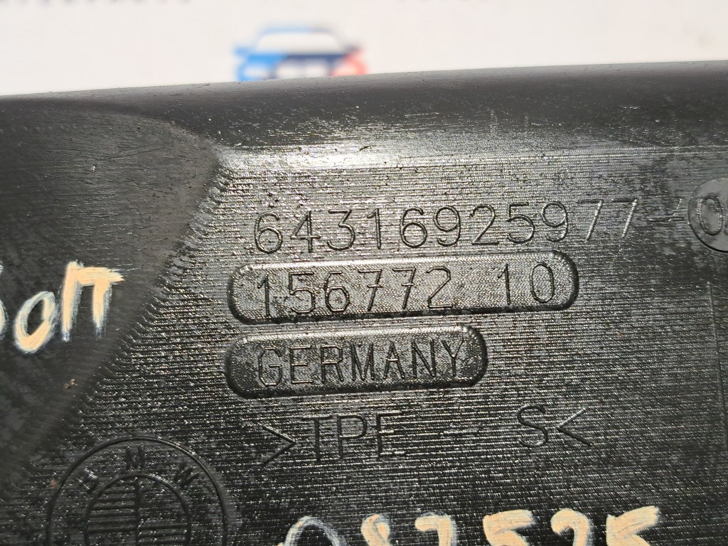 BMW E81 E87 E82 E88 E90 E91 E92 E93 E84 X1 bal elsõ vízelvezetõ lefolyó csatorna 2. kép