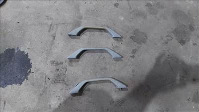 Nissan Terrano WD21 87- Tetőkárpit fogantyú kapaszkodó markolat 8104