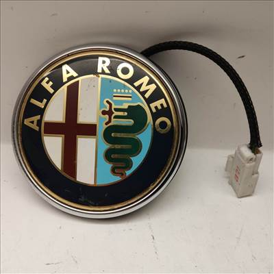 117352 Alfa Romeo Giulietta 2010-2016 hátsó nyomógombos embléma, a képen látható állapotban 50530581
