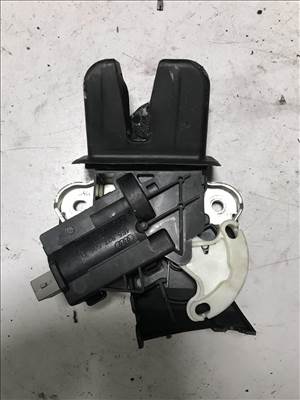 Volkswagen Passat B6 csomagtér zár 4f5827505d