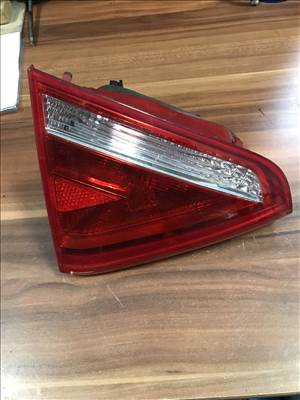 Audi A5 (B8 - 8T) bal hátsó belső lámpa 