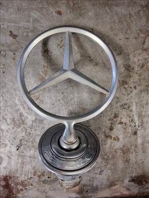 Mercedes E W210 Felirat / Embléma