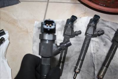 Opel Astra H 1.9D  porlasztó  986435088 0445110159