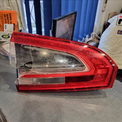 Ford S-MAX Mk2 Hátsó lámpa bal belső törött