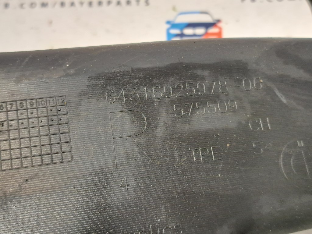 BMW E81 E87 E82 E88 E90 E91 E92 E93 E84 X1 jobb elsõ vízelvezetõ lefolyó csatorna 3. kép