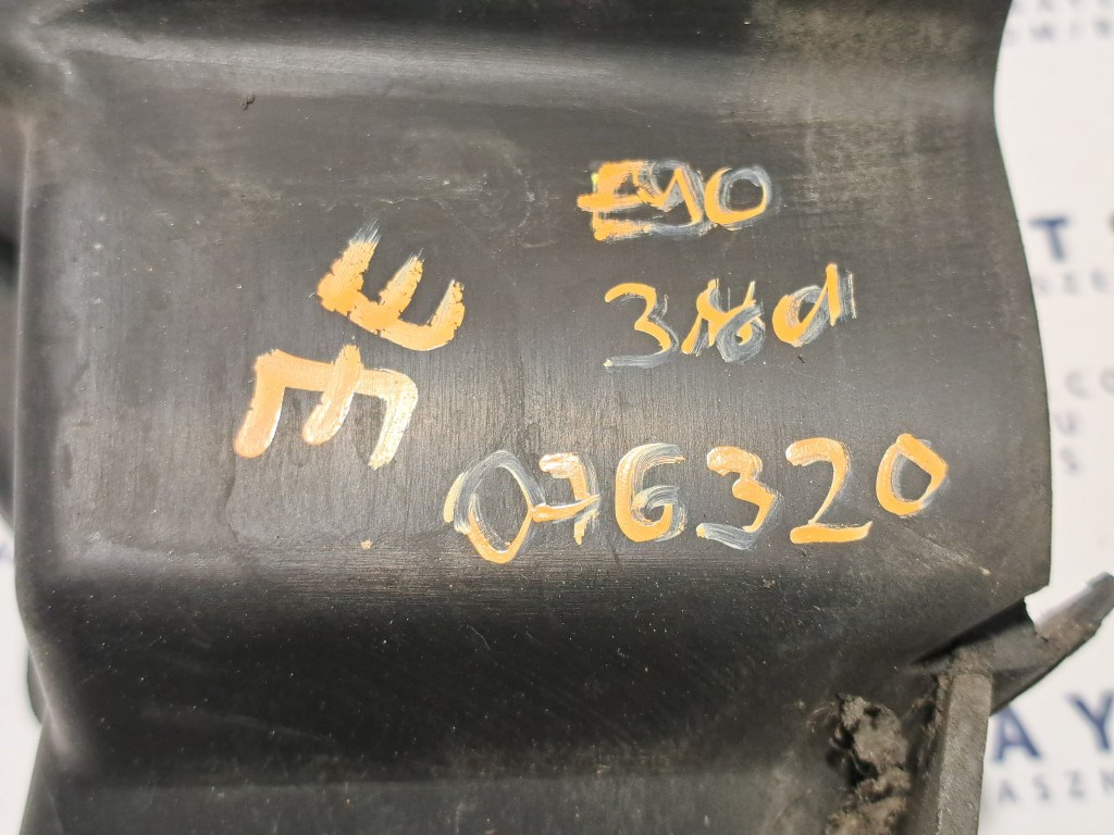 BMW E81 E87 E82 E88 E90 E91 E92 E93 E84 X1 jobb elsõ vízelvezetõ lefolyó csatorna 5. kép