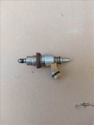 Toyota Avensis (T270) 2.2 D-4D Porlasztó  2371026011