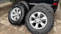 Toyota Land Cruiser, Hilux 17" gyári alufelni 265/65 újszerű négyévszakos terepgumi és nyári gumi