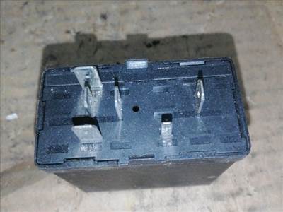 Audi A6 (C5 - 4B) Relé *116546* audi-4a0907440