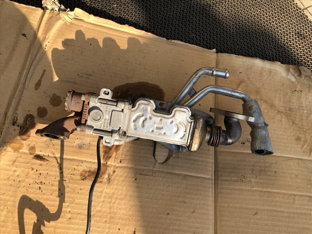 Volkswagen Phaeton VOLKSWAGEN PHAETON 5.0 V10 TDI EGR hűtő 07Z131512K 3. kép