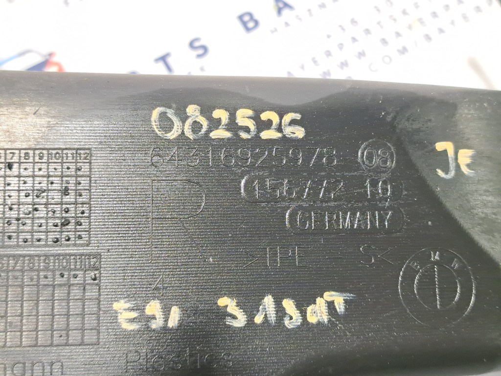 BMW E81 E87 E82 E88 E90 E91 E92 E93 E84 X1 jobb elsõ vízelvezetõ lefolyó csatorna 4. kép