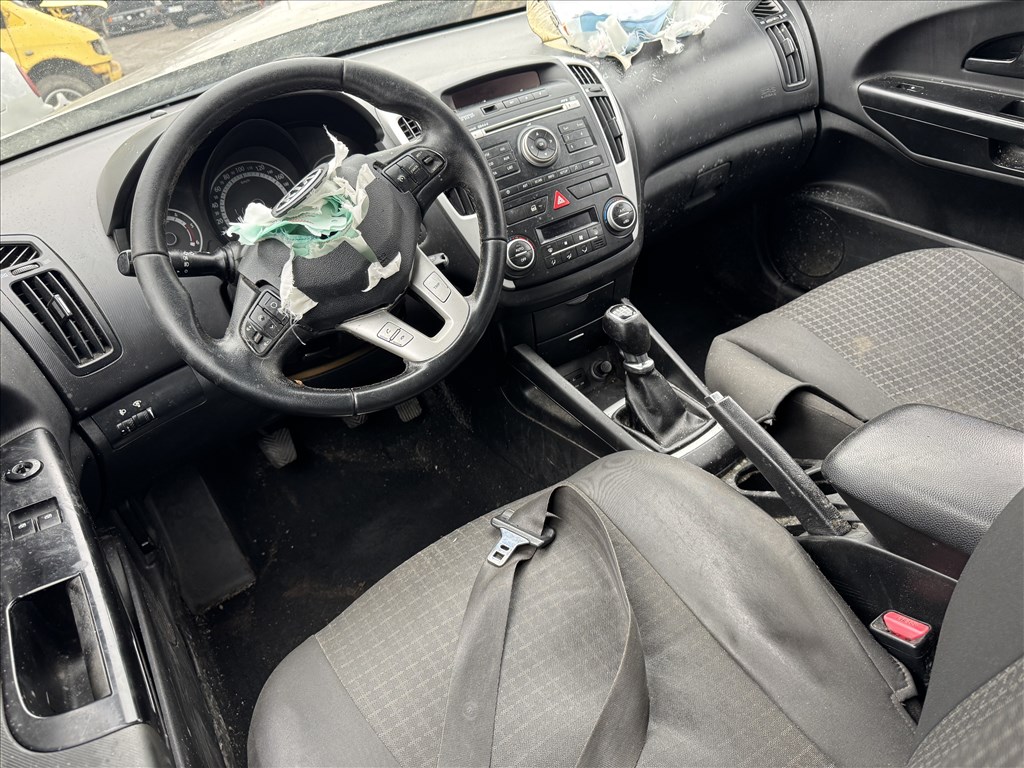 Kia Cee'd (JD) 1.6CRDI bontott alkatrészei 3. kép