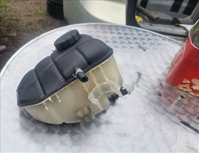 Mercedes C 220 W203 Kiegyenlítő tartály 