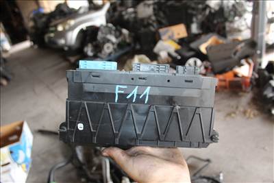 BMW 5-ös sorozat F10/F11 biztosítéktábla